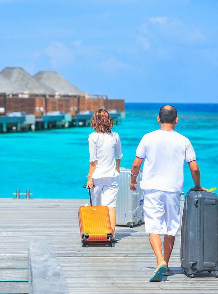 American couple arrive in D.R. on vacation and buy a property